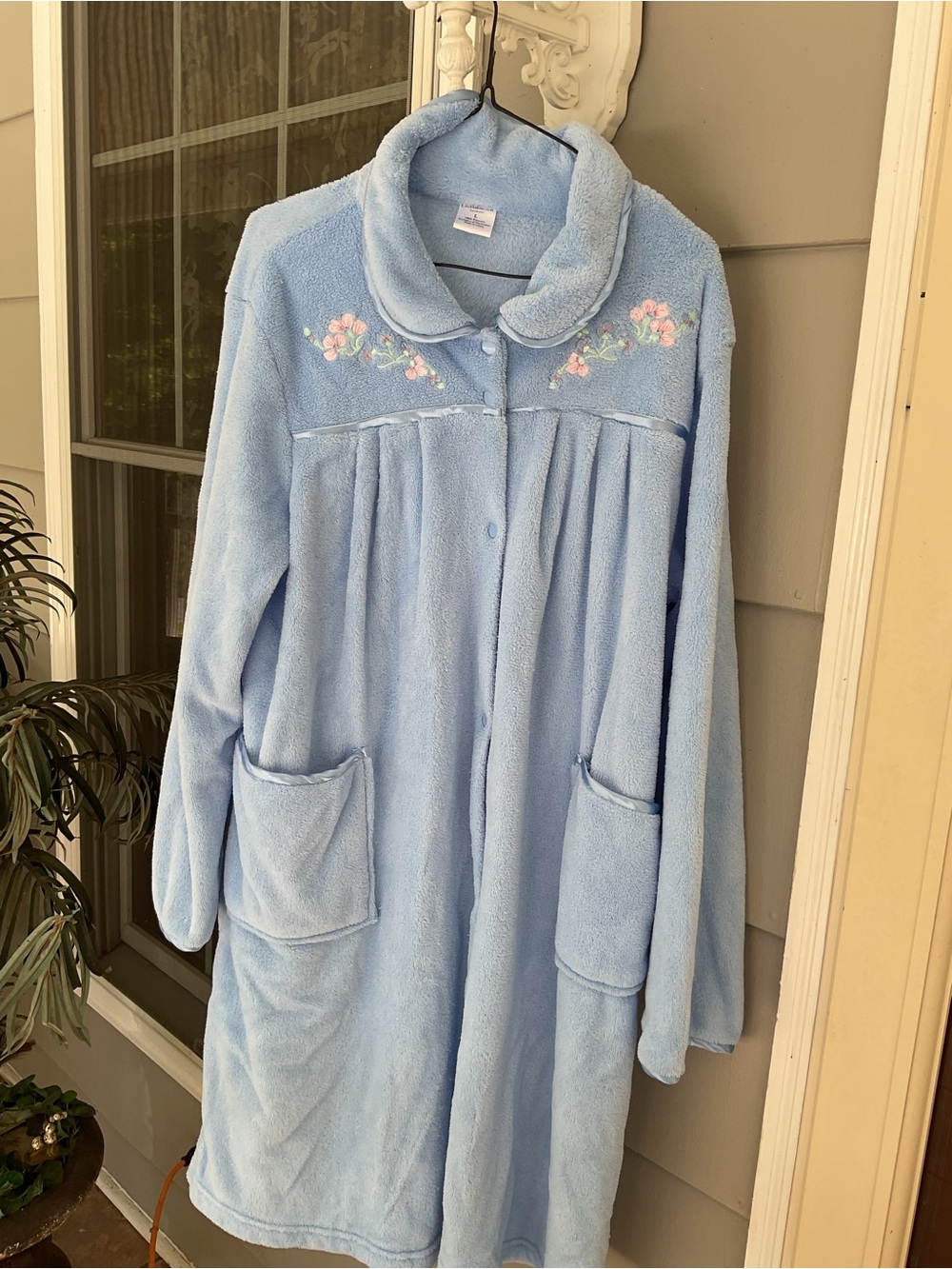 Woman's Large Embroidered Granny Core Robe HouseCoat Bathrobe Croft & Barrow EUC